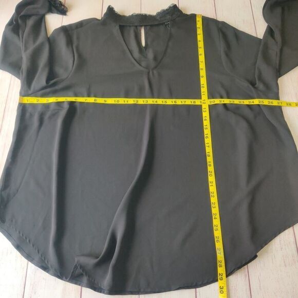 Torrid Georgette lace trimmed mock neck keyhole blouse sz 3 - Picture 10 of 12